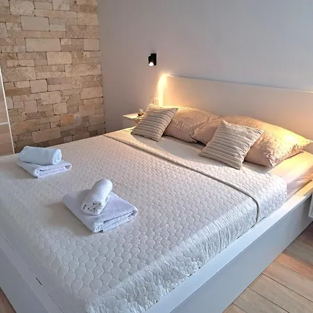 Three Bedroom Vakantiehuis Sinj